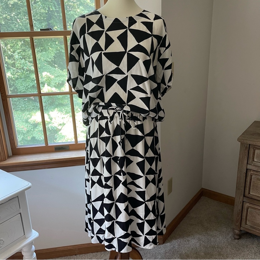 Loft Geometric Black & White Top - Picture 5 of 6